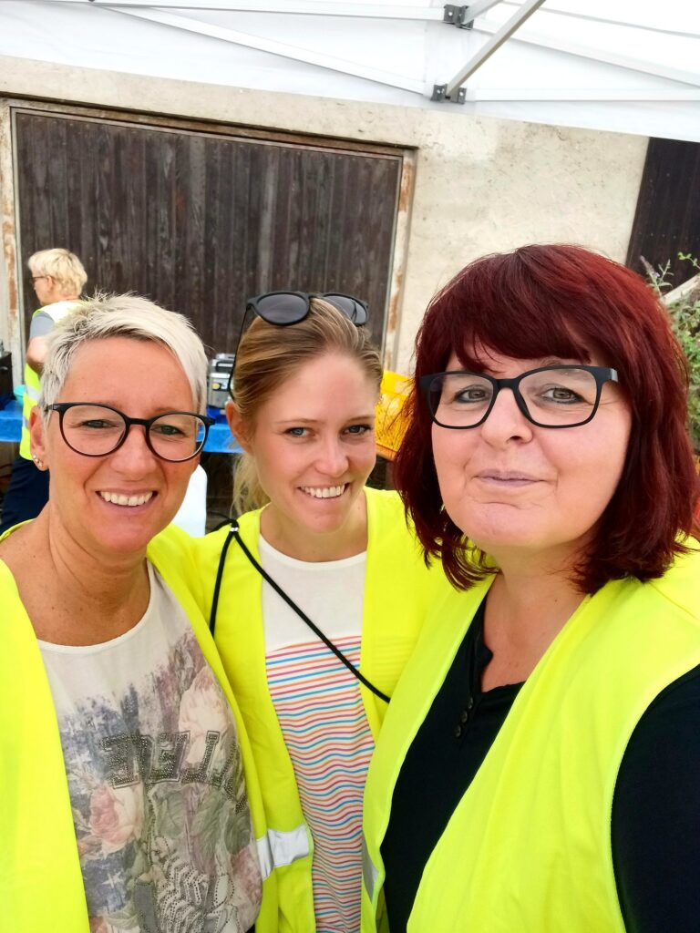 Kuchenverkauf beim Sommerfest von Happy Kids (2022)