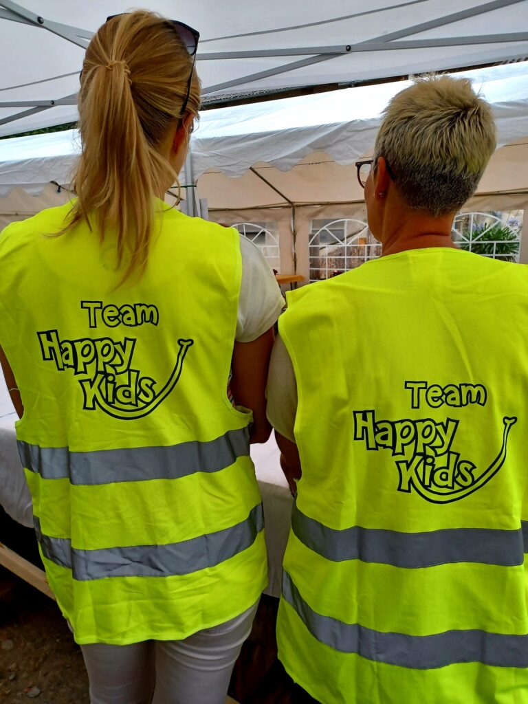 Kuchenverkauf beim Sommerfest von Happy Kids (2022)