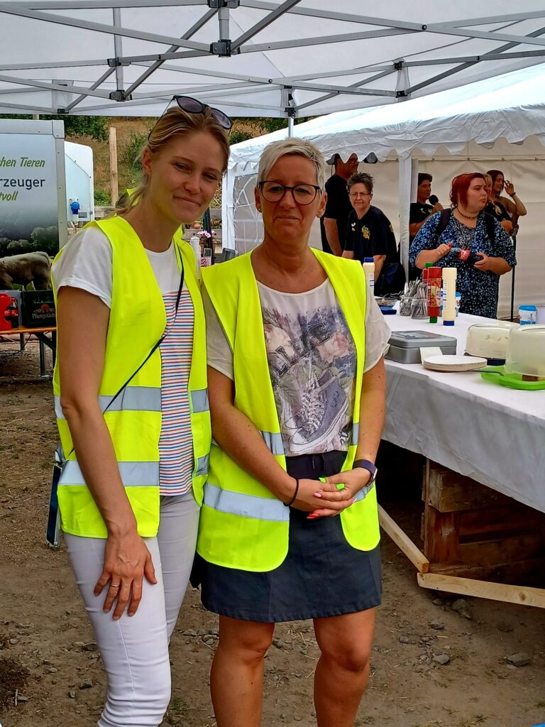 Kuchenverkauf beim Sommerfest von Happy Kids (2022)