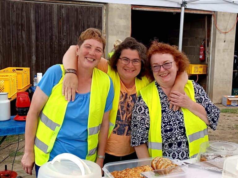 Kuchenverkauf beim Sommerfest von Happy Kids (2022)