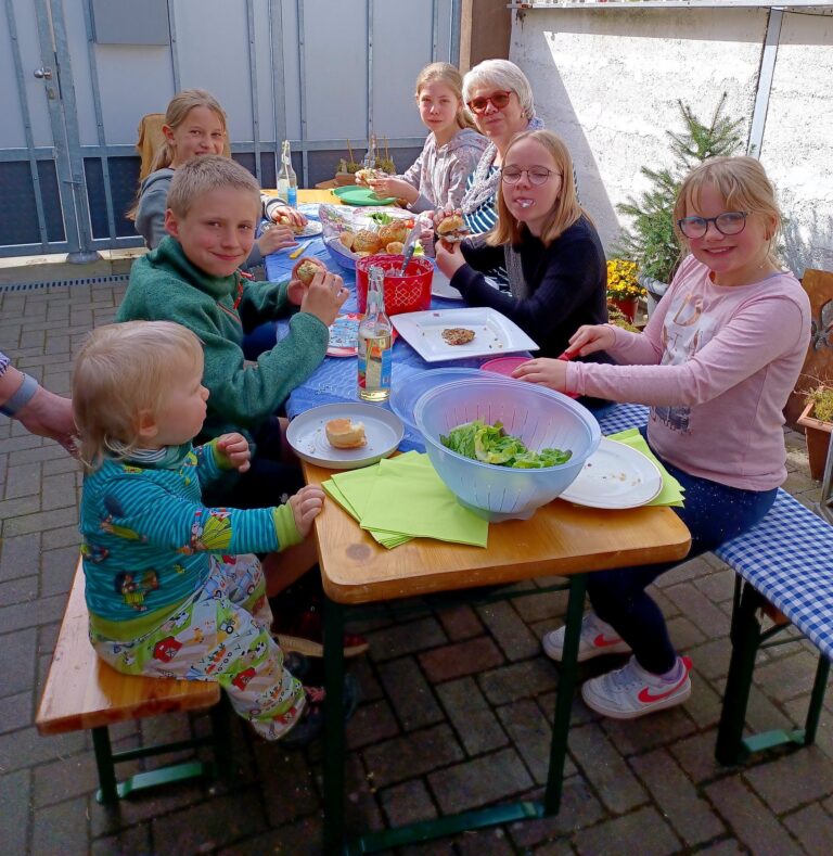 Dinnä mit Kinnä (2022)