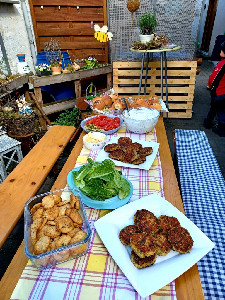 Dinnä mit Kinnä (2022)