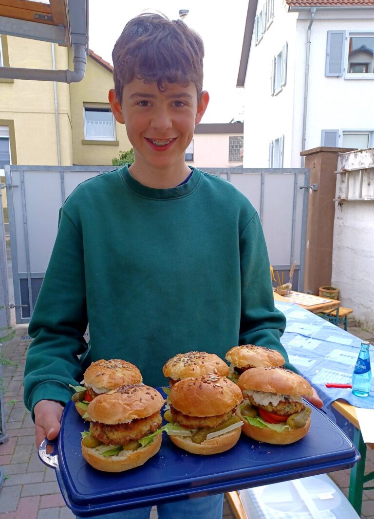 Dinnä mit Kinnä (2022)