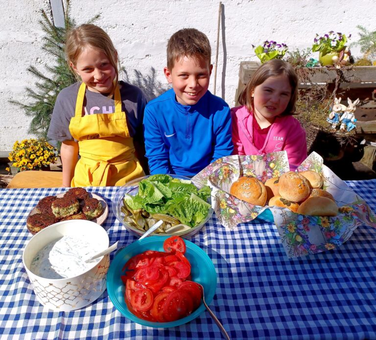 Dinnä mit Kinnä (2022)
