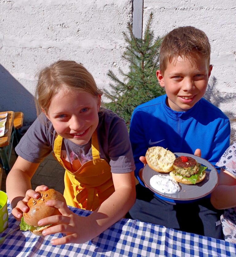 Dinnä mit Kinnä (2022)